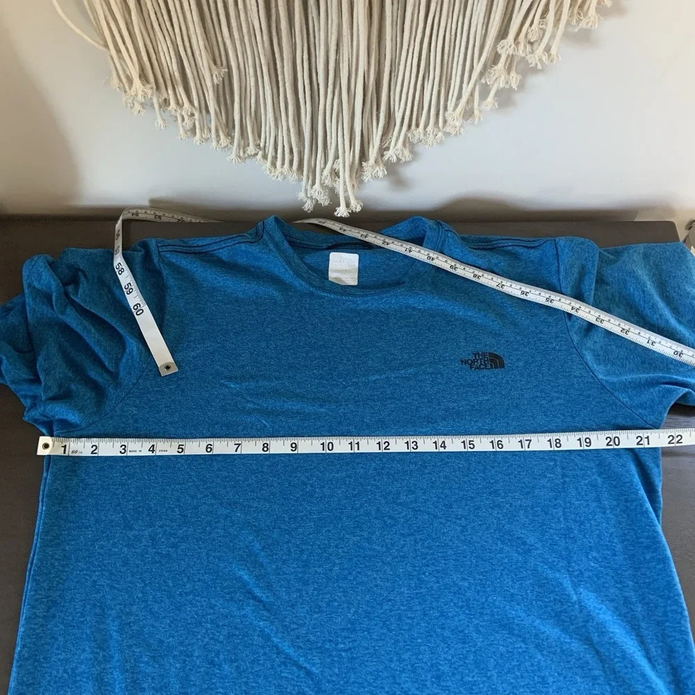 THE NORTH FACE Men's Reaxion Amp Blue Short Sleeve T-Shirt Medium